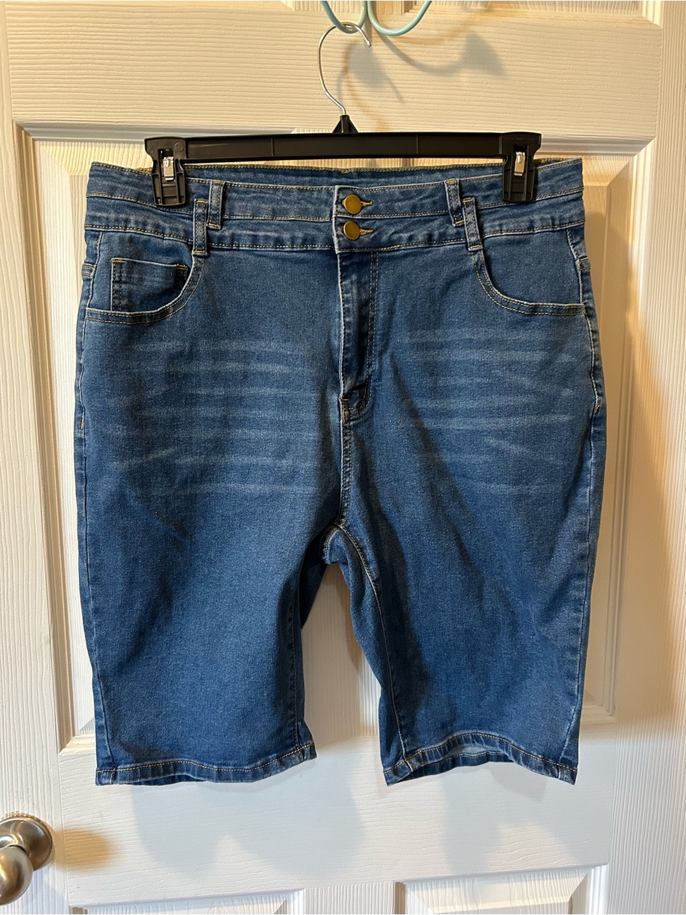 SHEIN Curve 2X Women’s Denim Blue Stretch Bermuda Shorts 10 Inch Inseam Like New